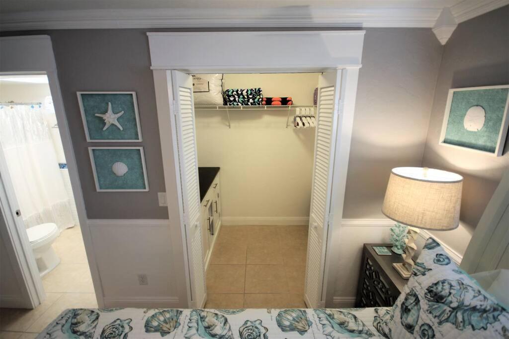 Stylish And Modern 2 Bedroom, 2 Bathroom. The Mermaid Suite. Fort Myers Beach Exterior photo